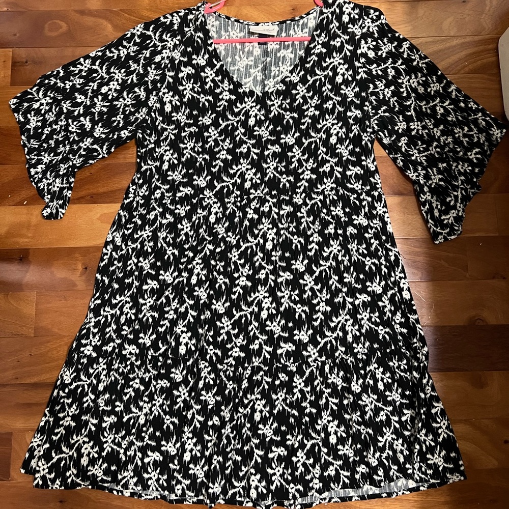 Universal threads black patterned dress